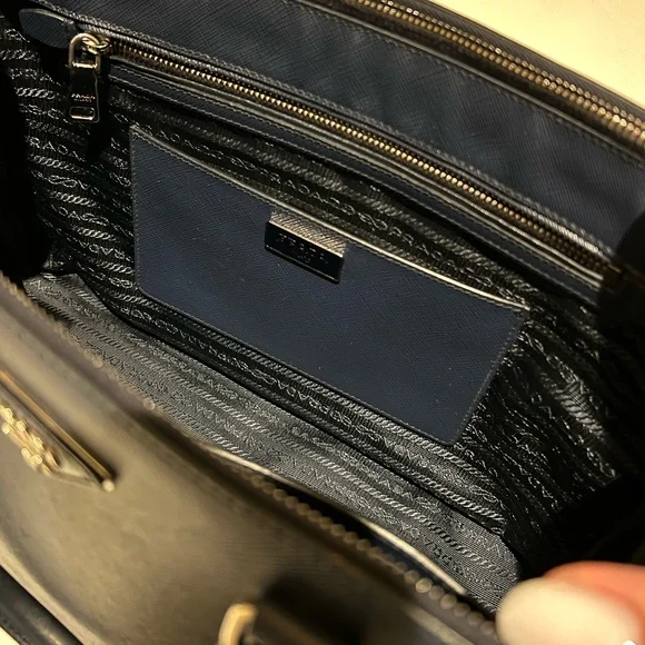 Prada Galleria Saffiano Leather Handbag - Authenticated - Picture 9 of 12